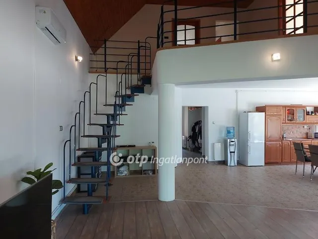 Eladó ház Görcsöny 213 nm