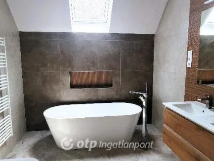 Eladó ház Balatonakarattya 168 nm