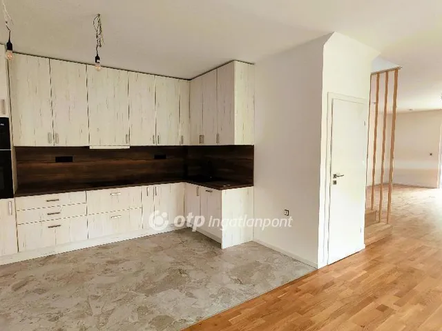 Eladó ház Balatonakarattya 168 nm