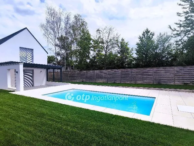 Eladó ház Balatonakarattya 168 nm