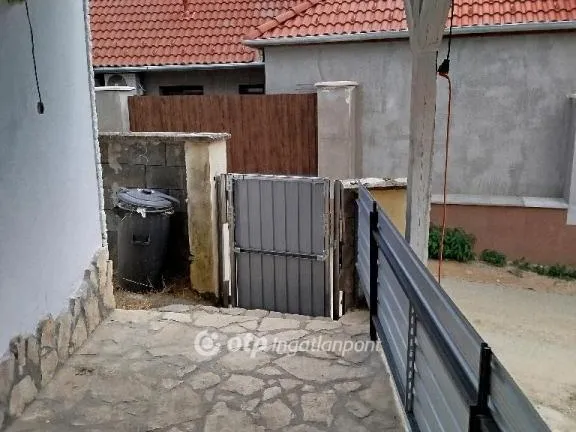 Eladó ház Keszü 75 nm