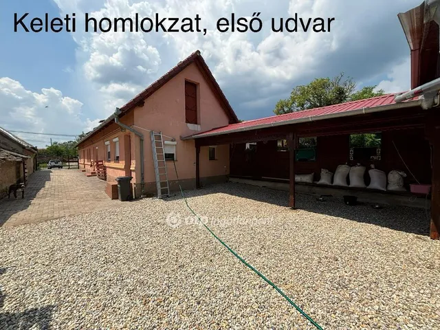 Eladó ház Cserkút 180 nm