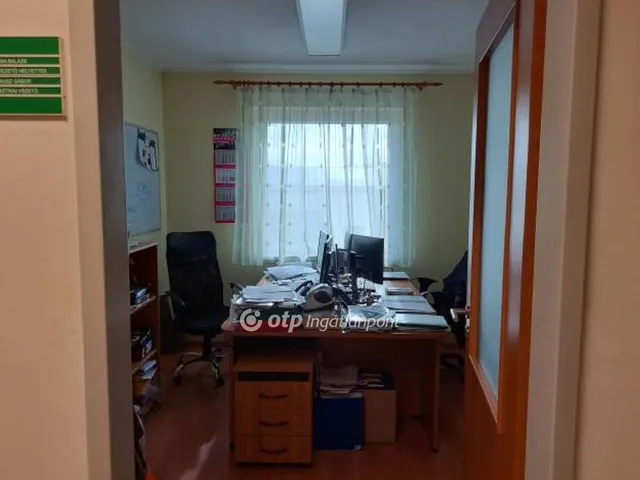 Eladó kereskedelmi és ipari ingatlan Paks 1732 nm