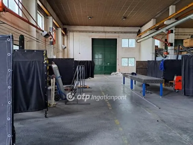 Eladó kereskedelmi és ipari ingatlan Paks 1732 nm