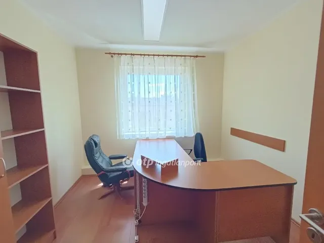 Eladó kereskedelmi és ipari ingatlan Paks 1732 nm