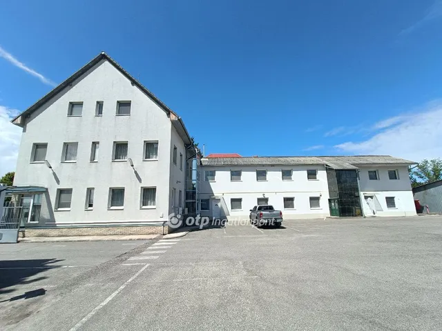 Eladó kereskedelmi és ipari ingatlan Paks 1732 nm