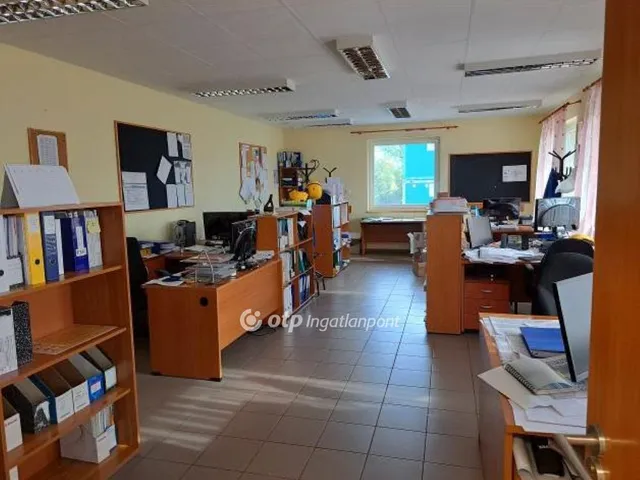 Eladó kereskedelmi és ipari ingatlan Paks 1732 nm