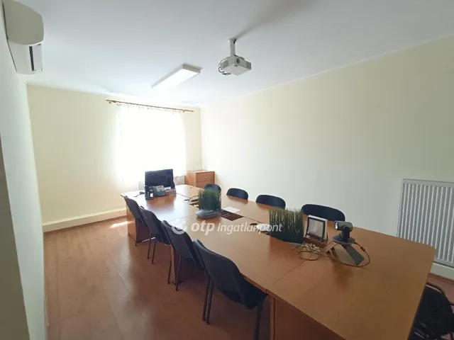 Eladó kereskedelmi és ipari ingatlan Paks 1732 nm