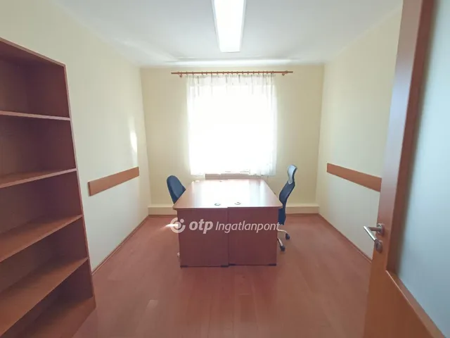 Eladó kereskedelmi és ipari ingatlan Paks 1732 nm