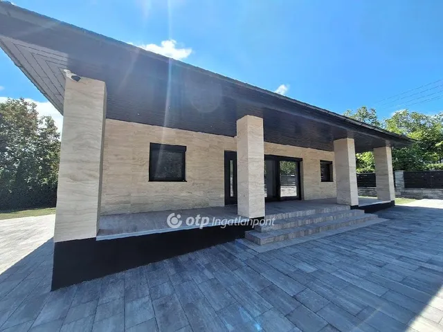 Eladó üdülő és hétvégi ház Balatonakarattya 103 nm