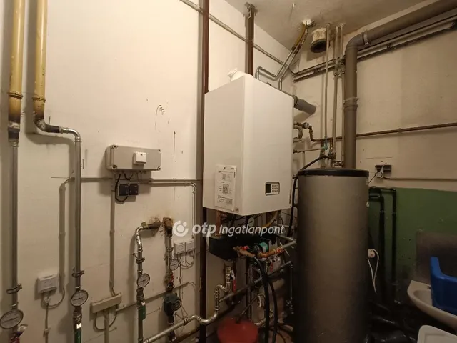 Eladó kereskedelmi és ipari ingatlan Paks 2732 nm