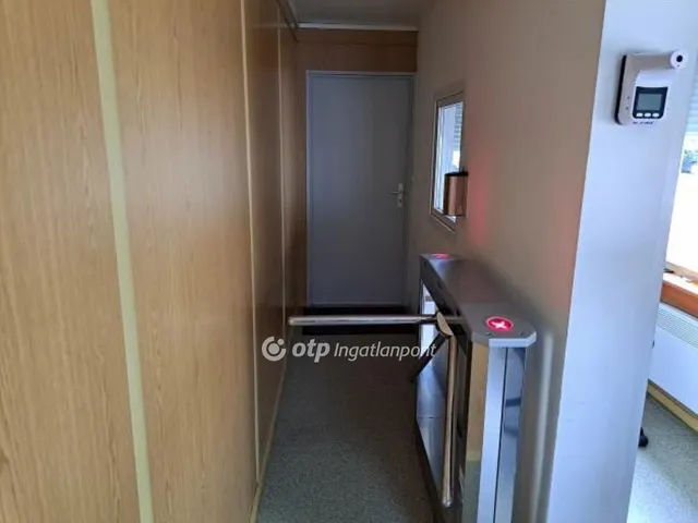 Eladó kereskedelmi és ipari ingatlan Paks 2732 nm