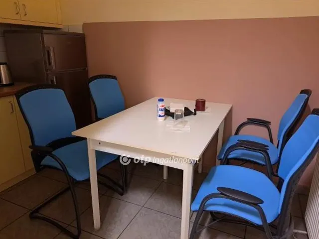 Eladó kereskedelmi és ipari ingatlan Paks 2732 nm