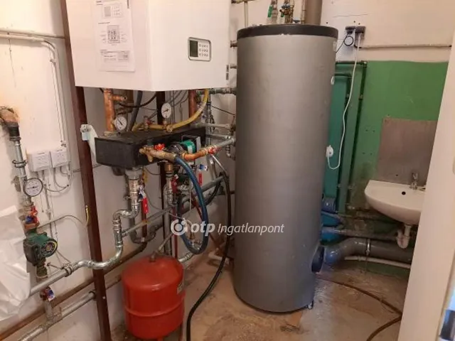 Eladó kereskedelmi és ipari ingatlan Paks 2732 nm