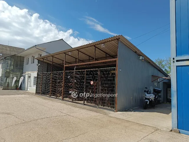 Eladó kereskedelmi és ipari ingatlan Paks 2732 nm