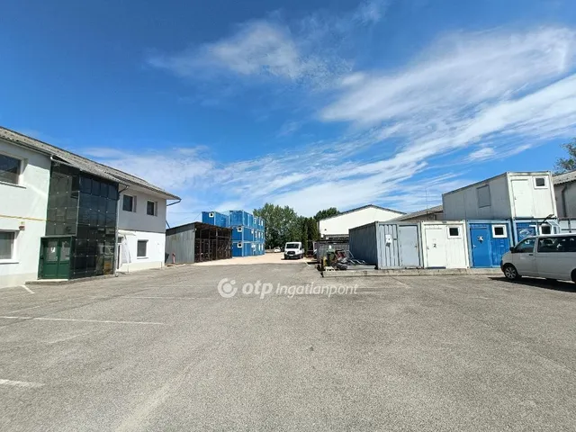 Eladó kereskedelmi és ipari ingatlan Paks 1000 nm