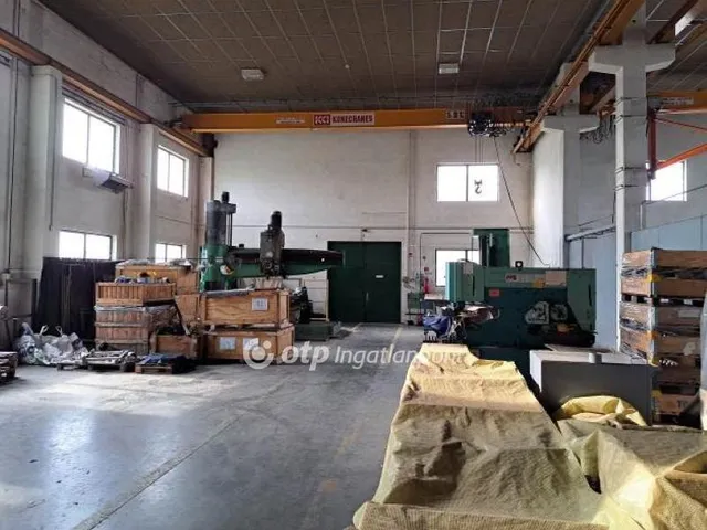 Eladó kereskedelmi és ipari ingatlan Paks 1000 nm