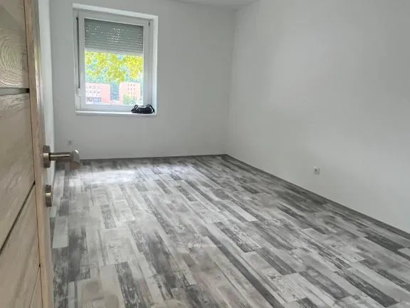 Eladó lakás Komló 56 nm