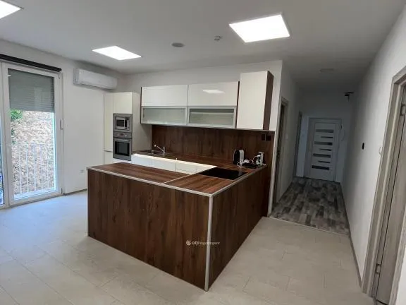 Eladó lakás Komló 56 nm