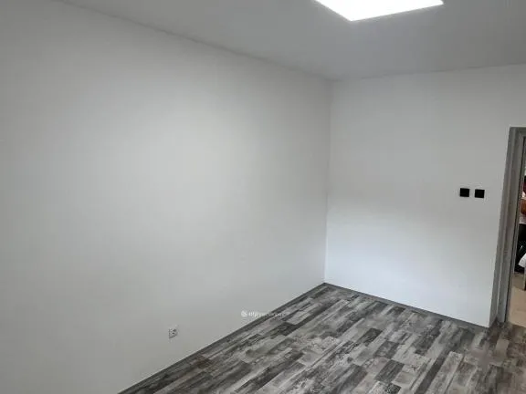 Eladó lakás Komló 56 nm