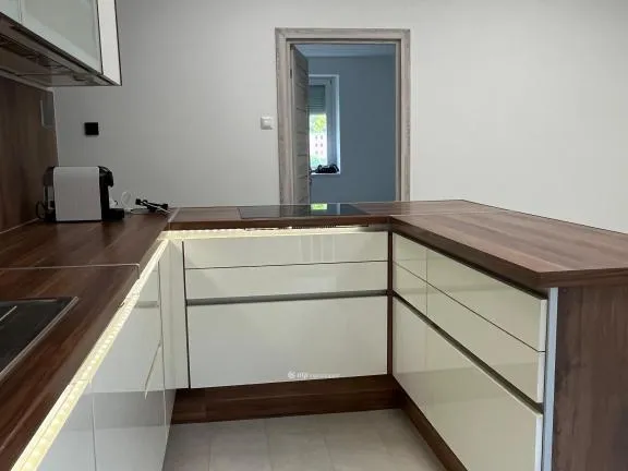 Eladó lakás Komló 56 nm