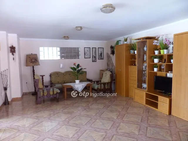 Eladó ház Kozármisleny 180 nm