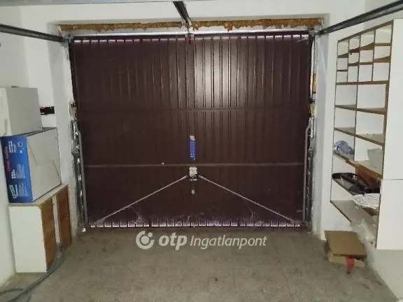 Eladó ház Komló 280 nm