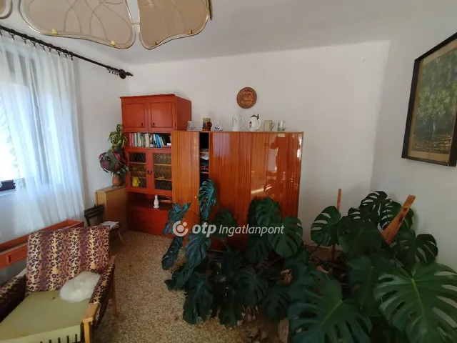 Eladó ház Komló 280 nm