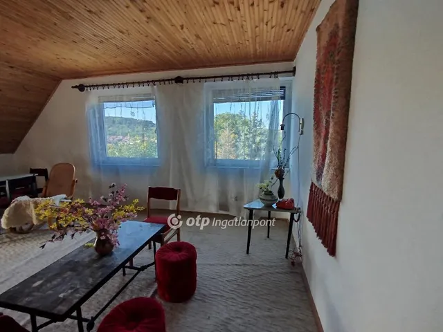 Eladó ház Komló 280 nm