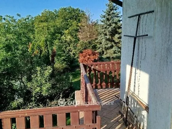 Eladó ház Komló 280 nm