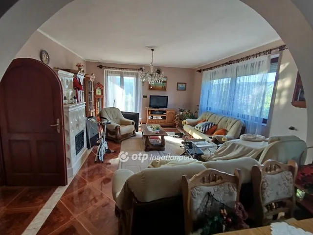 Eladó ház Komló 280 nm