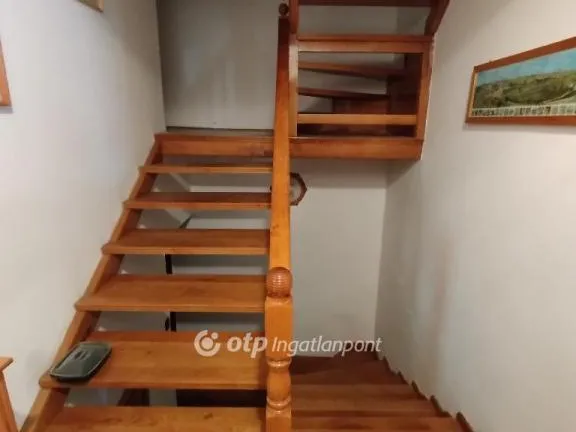 Eladó ház Komló 280 nm