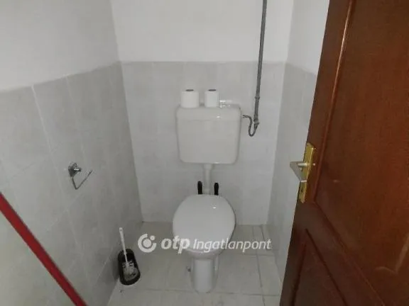 Eladó ház Komló 280 nm