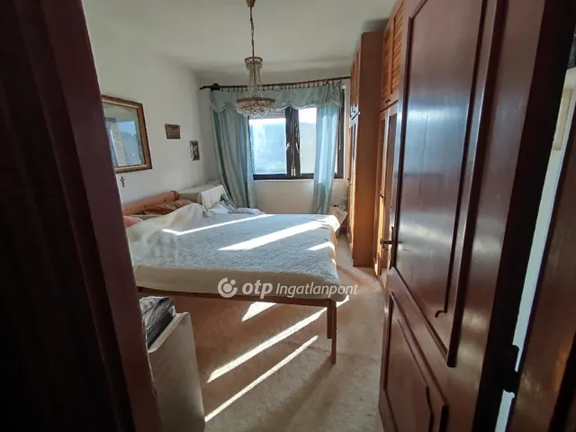 Eladó ház Komló 280 nm