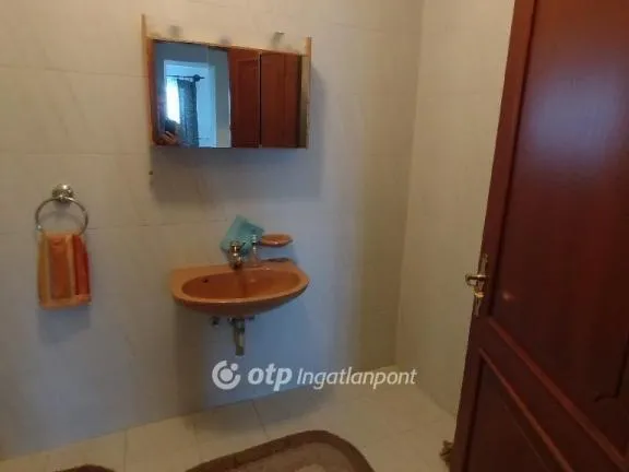 Eladó ház Komló 280 nm