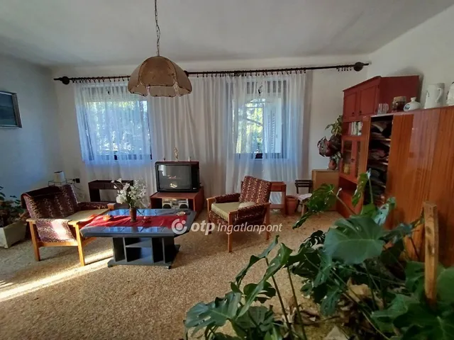 Eladó ház Komló 280 nm