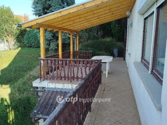 Eladó ház Komló 280 nm