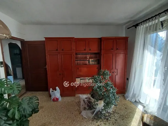 Eladó ház Komló 280 nm