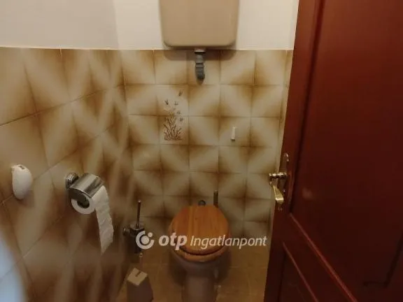 Eladó ház Komló 280 nm