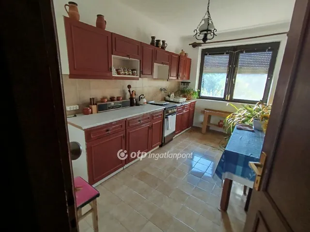 Eladó ház Komló 280 nm