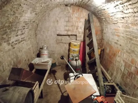 Eladó ház Komló 280 nm