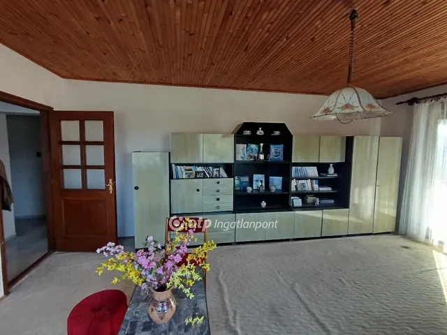 Eladó ház Komló 280 nm