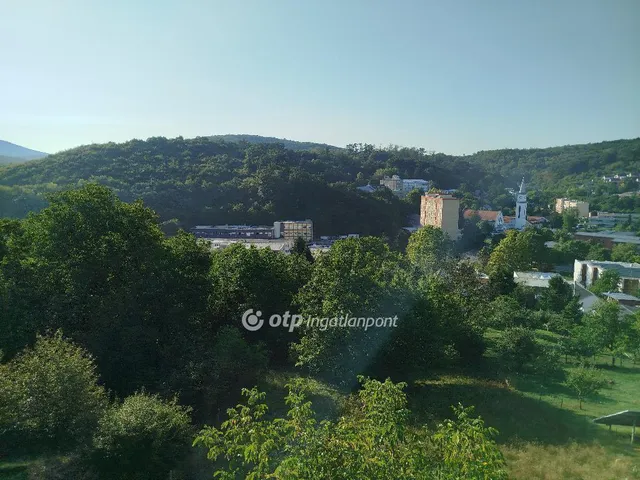 Eladó ház Komló 280 nm