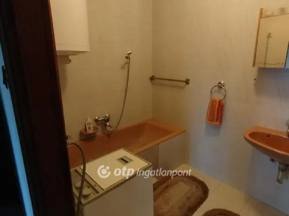 Eladó ház Komló 280 nm