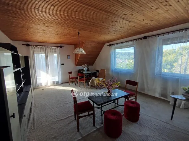 Eladó ház Komló 280 nm