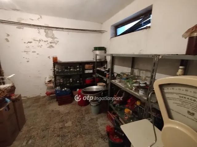 Eladó ház Komló 280 nm