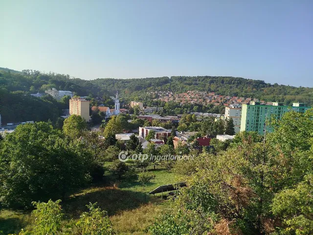 Eladó ház Komló 280 nm