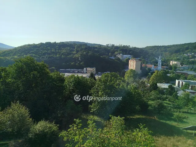 Eladó ház Komló 280 nm
