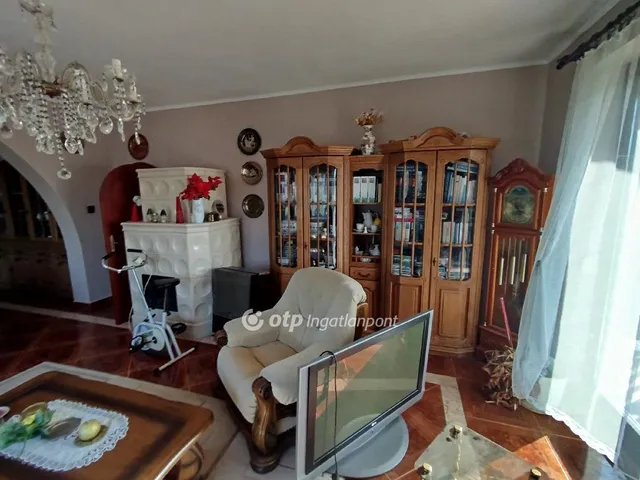 Eladó ház Komló 280 nm