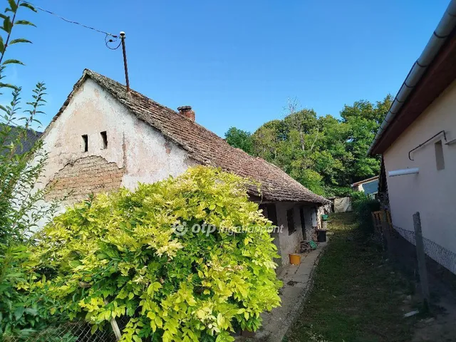 Eladó telek Pécs 339 nm